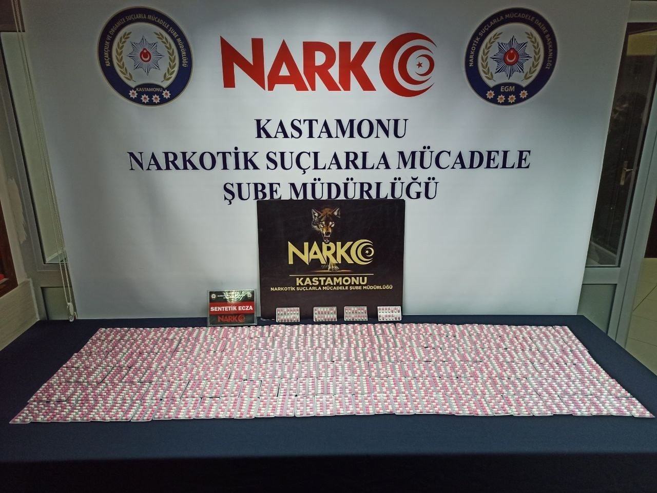 Kargo paketiyle uyuşturucu sevkiyatı yapan sanıklara hapis cezası
