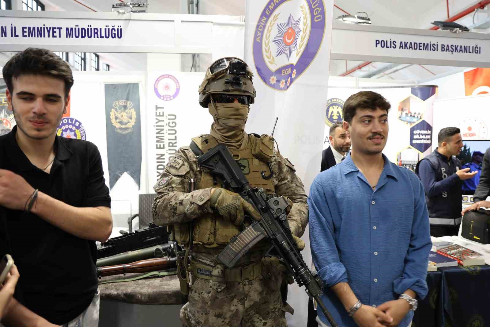 Kariyer Fuarı’nda en yoğun ilgiyi güvenlik ve sağlık stantları gördü
