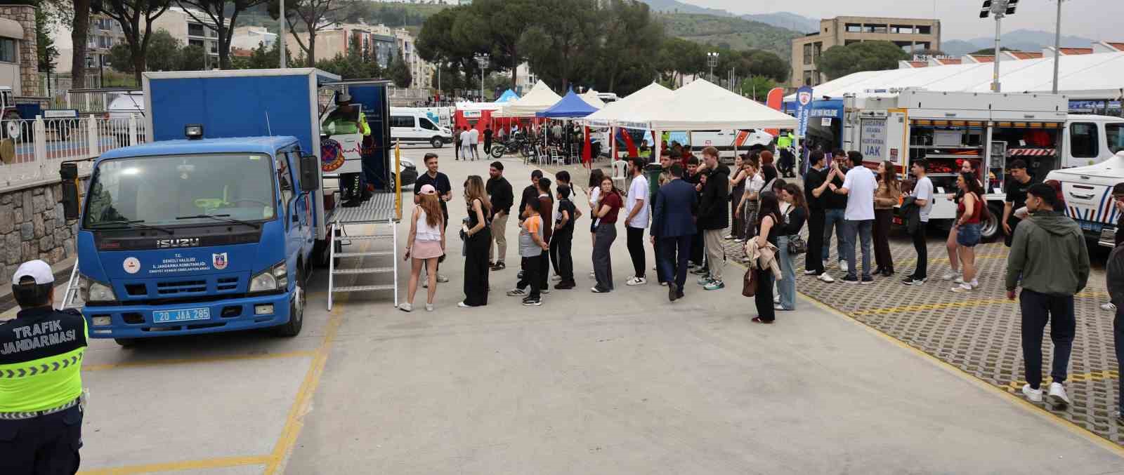 Kariyer Fuarı’nda en yoğun ilgiyi güvenlik ve sağlık stantları gördü
