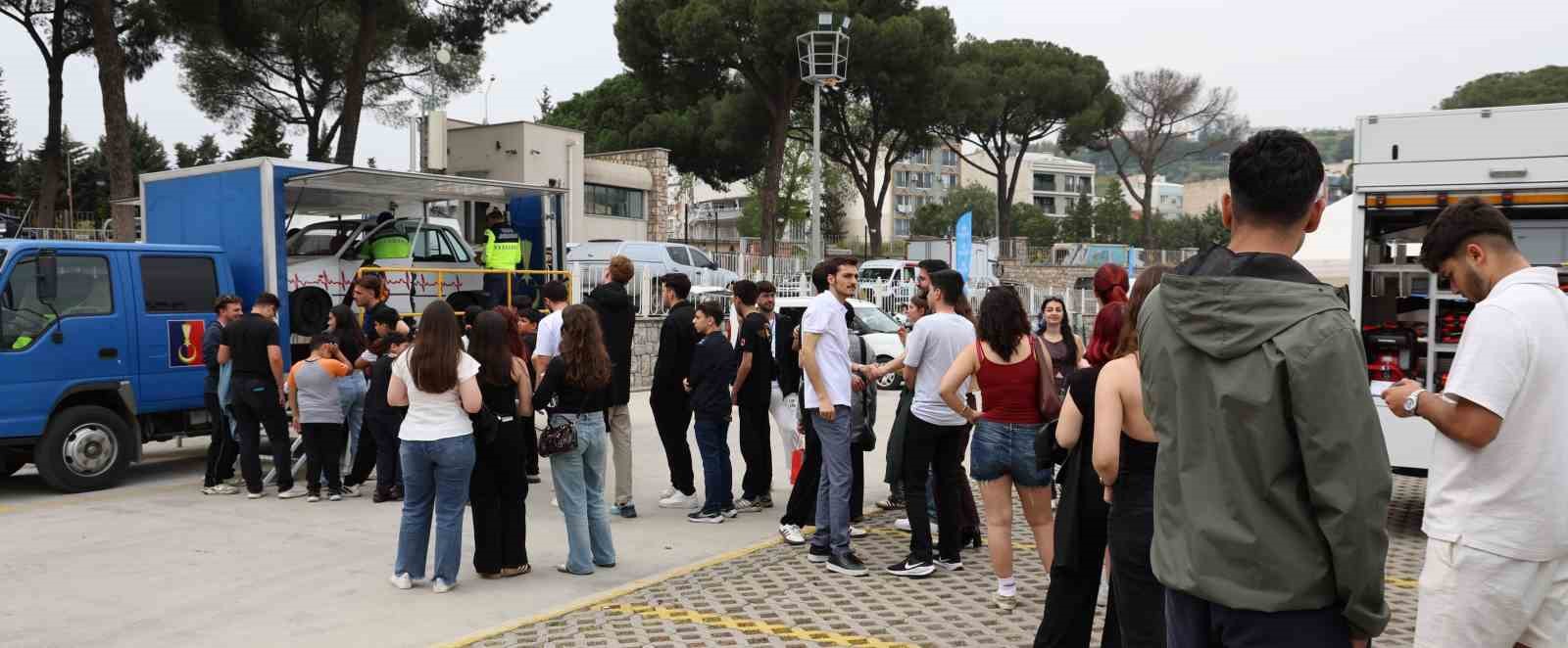 Kariyer Fuarı’nda en yoğun ilgiyi güvenlik ve sağlık stantları gördü
