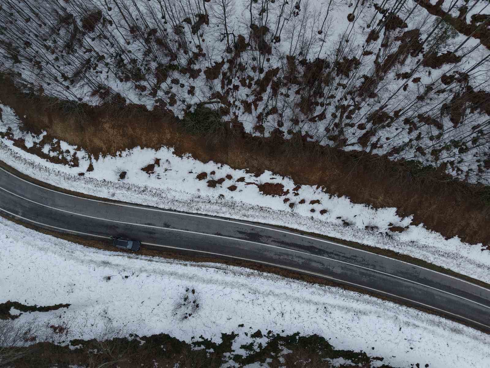 Karla kaplanan 900 rakımlı Çam Dağı, kartpostallık görüntüler sundu

