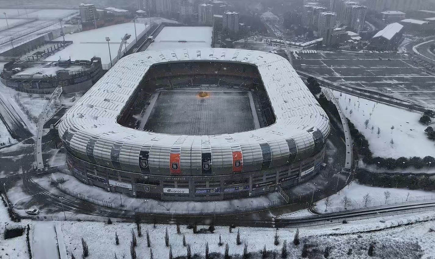 Karla kaplanan Başakşehir havadan görüntülendi
