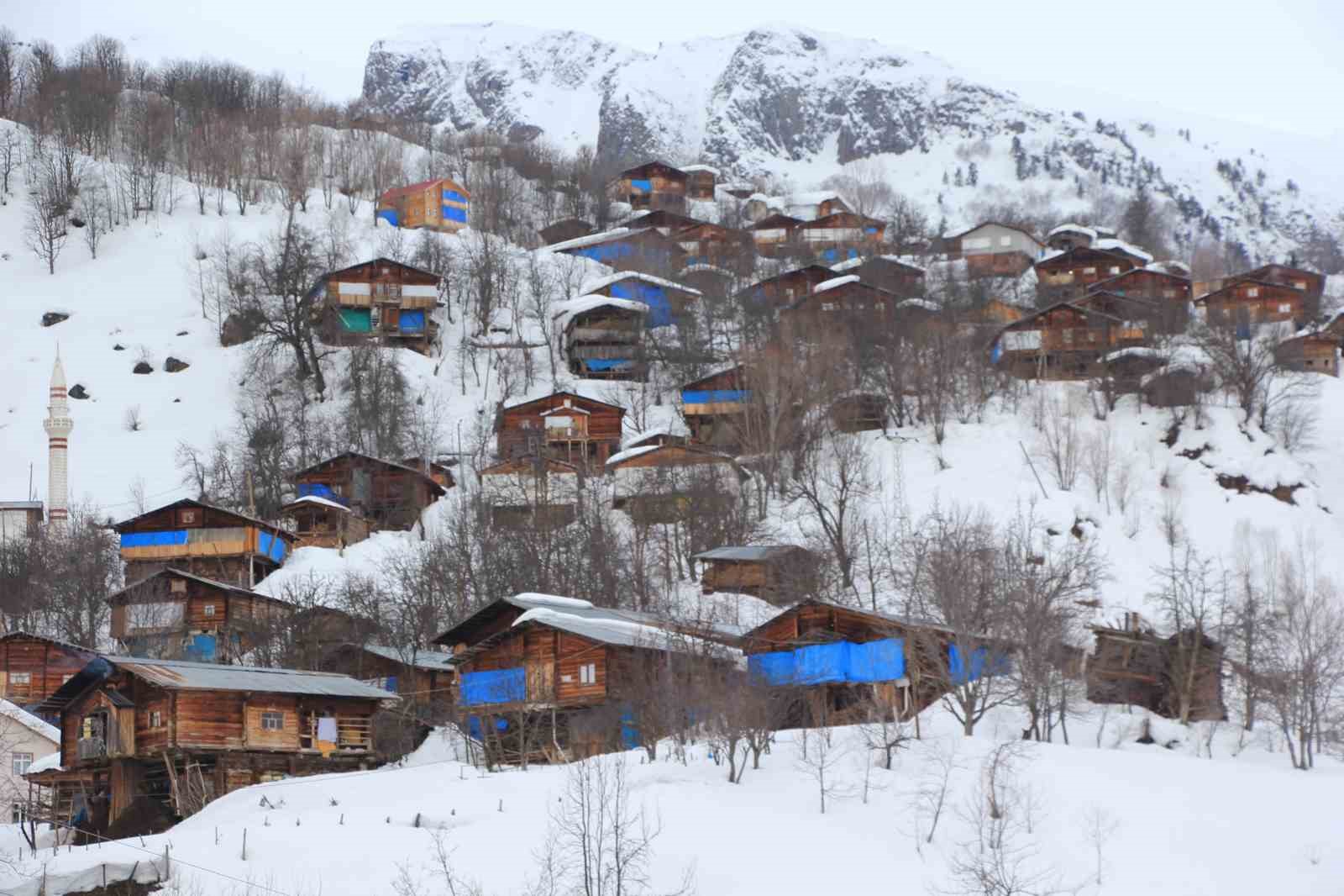 Karlar altındaki doğal yaşam Maden köyünde sanatla buluştu
