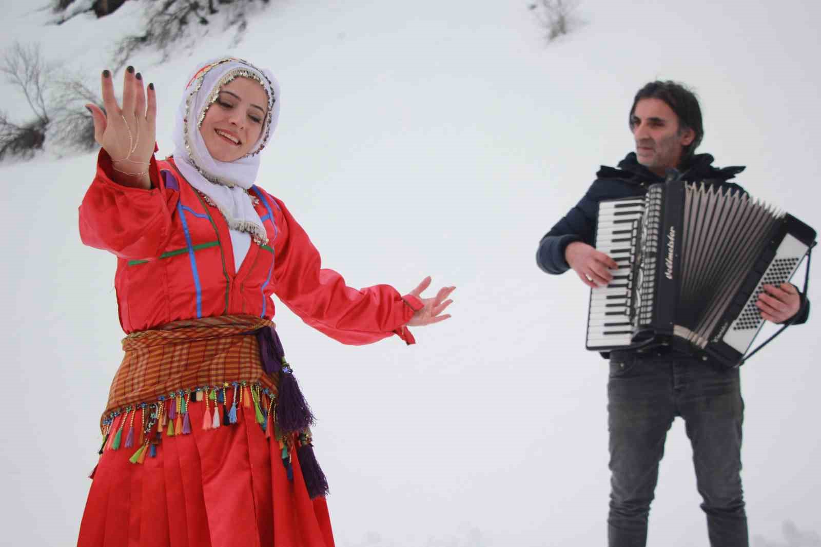 Karlar altındaki doğal yaşam Maden köyünde sanatla buluştu
