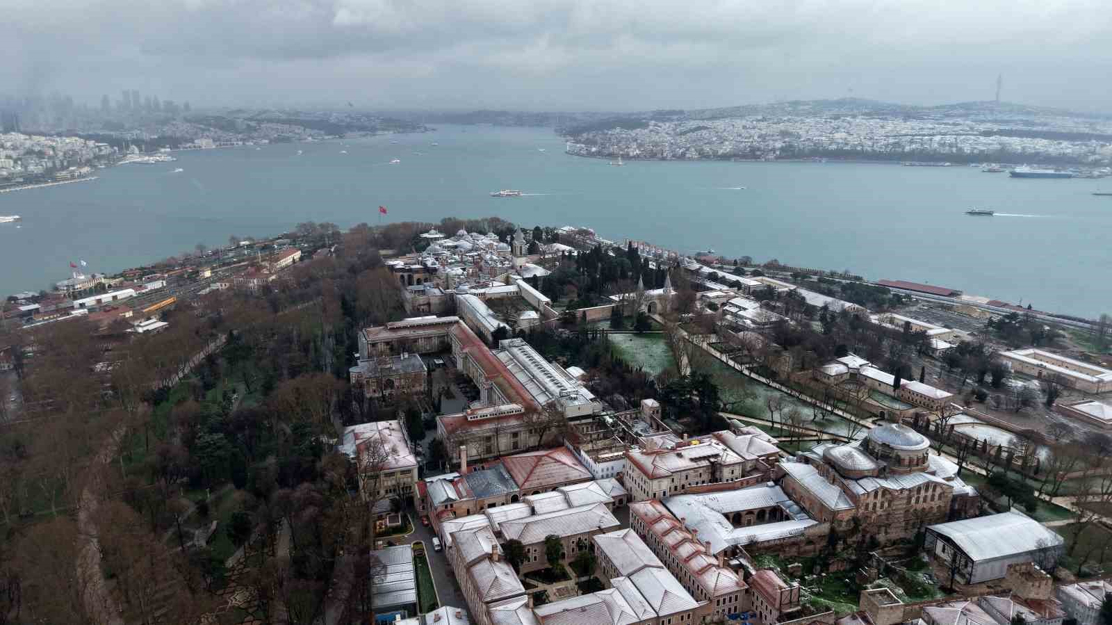 Karlı havanın etkili olduğu Tarihi Yarımada havadan görüntülendi
