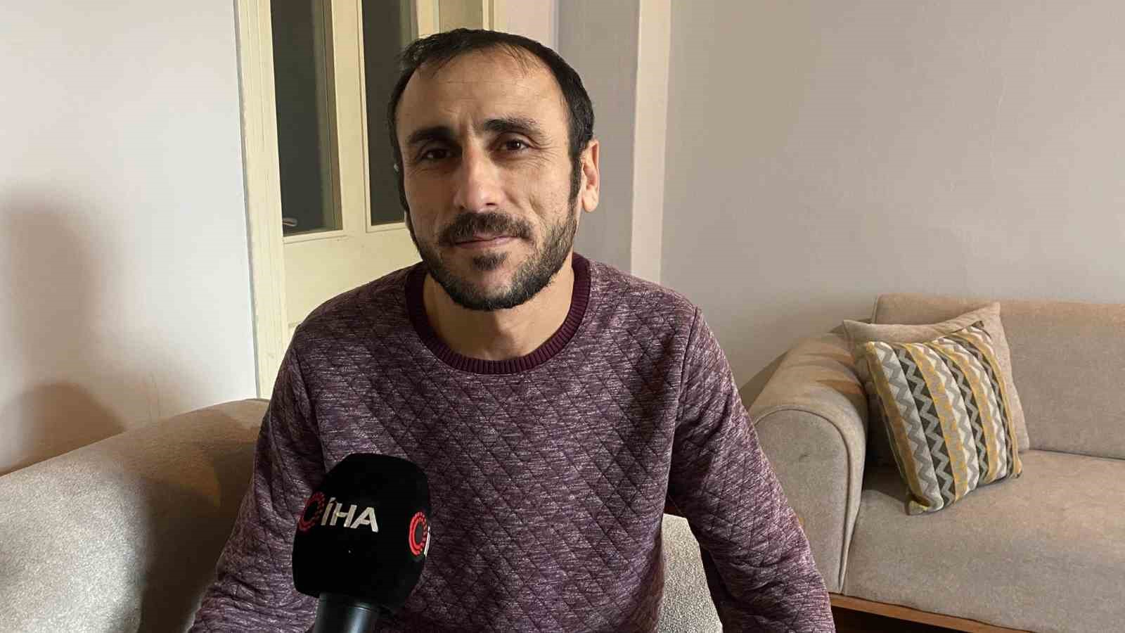 Karlı yolda domuzu elleriyle yakalayan adam konuştu: "Bir anı olsun diye yakaladım, kimseye tavsiye etmem"
