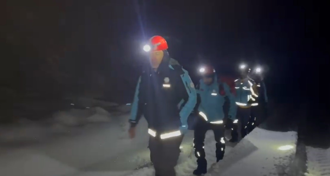 Karlı yollar aşıldı, hasta hastaneye ulaştırıldı
