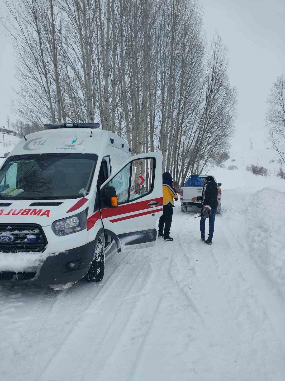 Karlı yollar aşıldı, kalp hastası muhtar için ekipler seferber oldu
