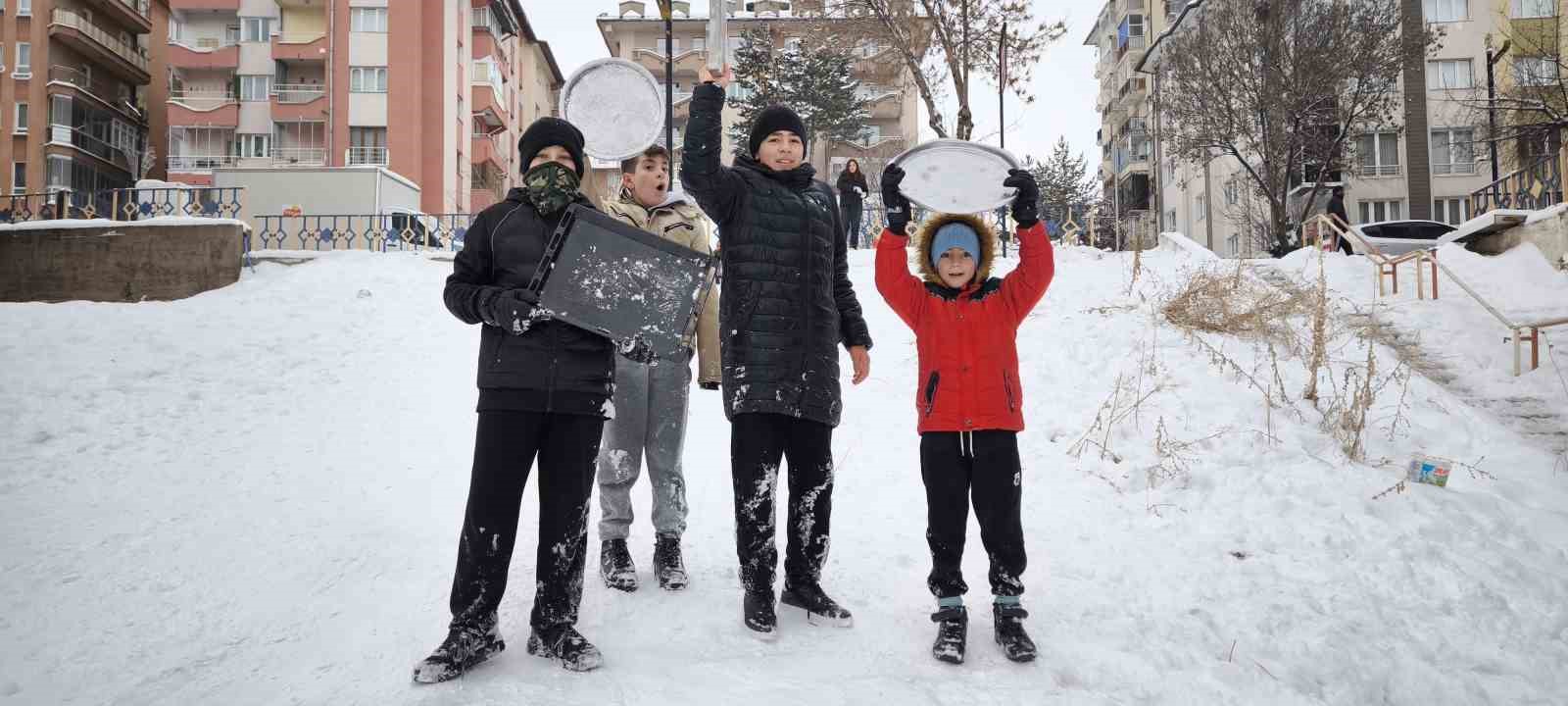 Karne tatili kar sevincine dönüştü
