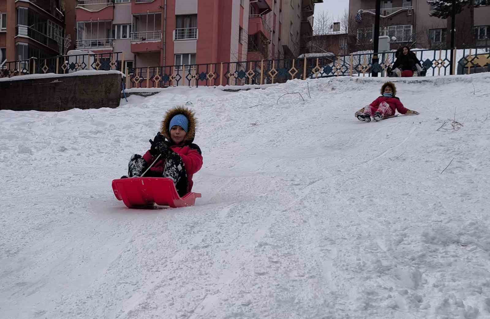 Karne tatili kar sevincine dönüştü

