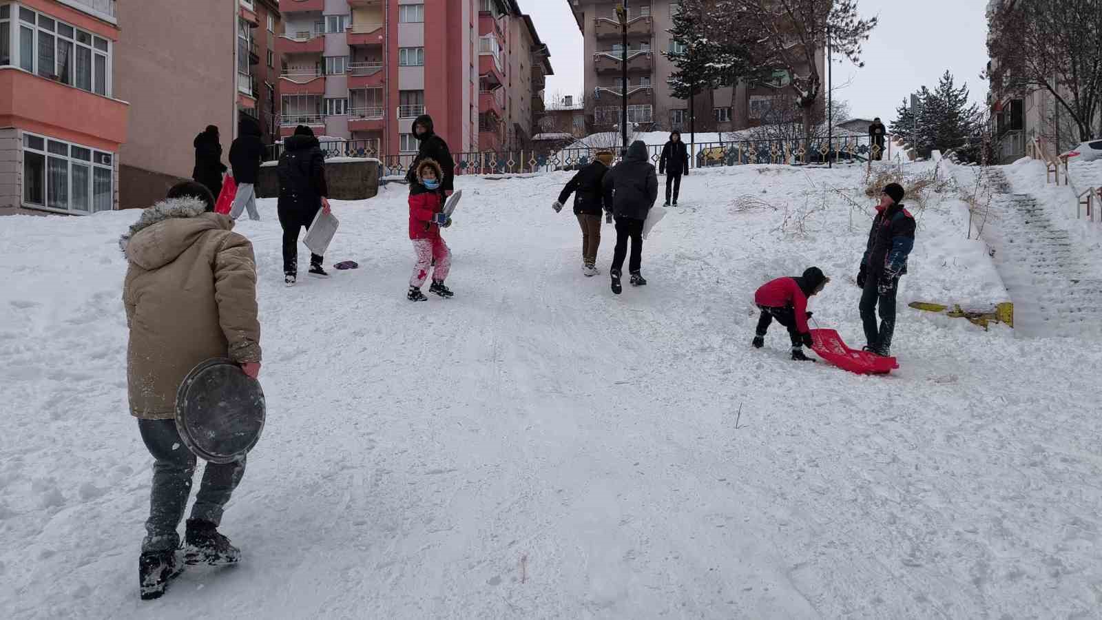 Karne tatili kar sevincine dönüştü
