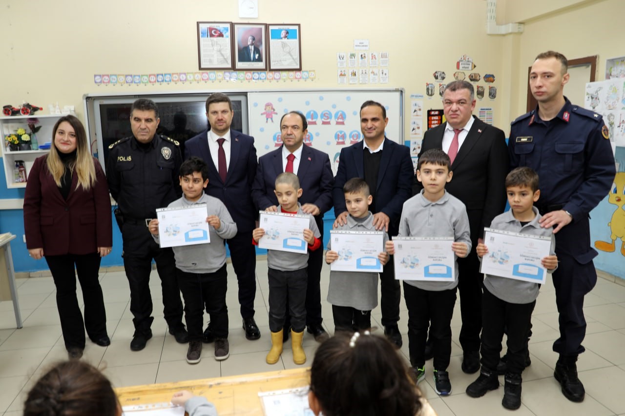 Karneler alındı, tatil zili çaldı: Karasu’da 12 bin öğrenci karne sevinci yaşadı
