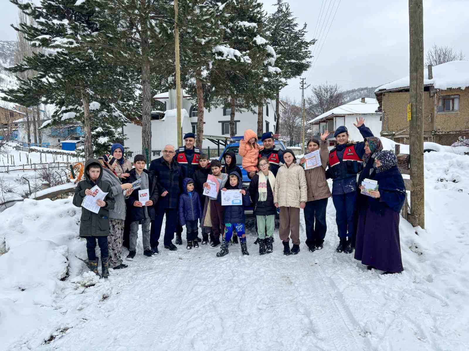 Karnelerini jandarma ekipleri ulaştırdı
