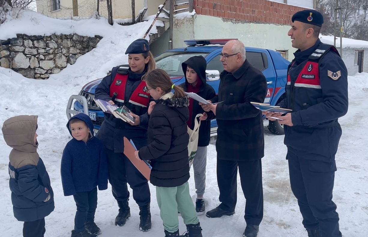 Karnelerini jandarma ekipleri ulaştırdı
