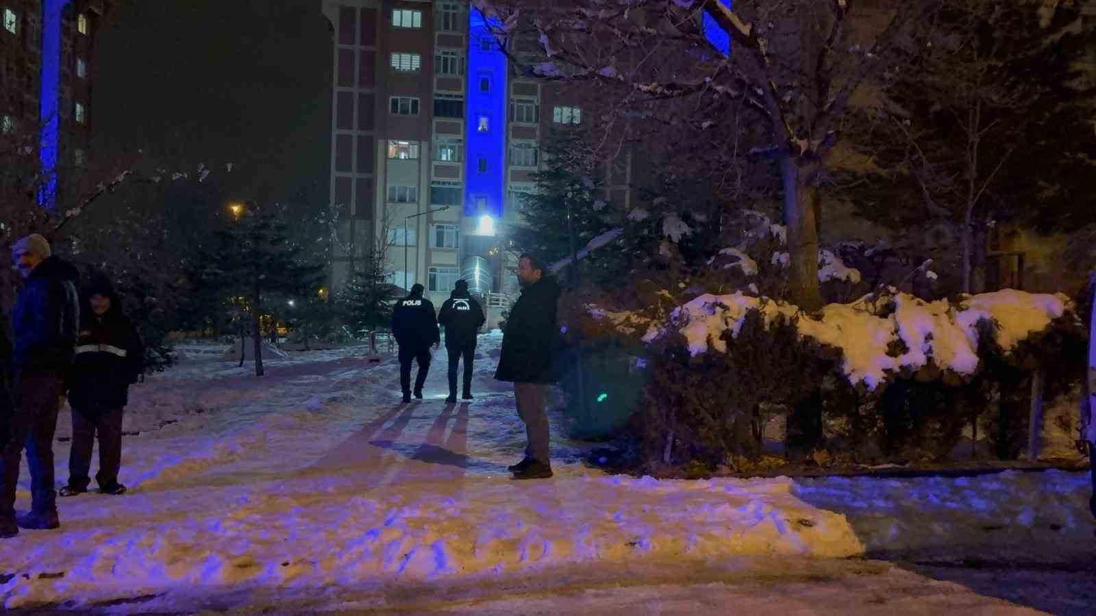 Karnesinde 3 zayıfı olan lise 1 öğrencisi, yaşamına son verdi
