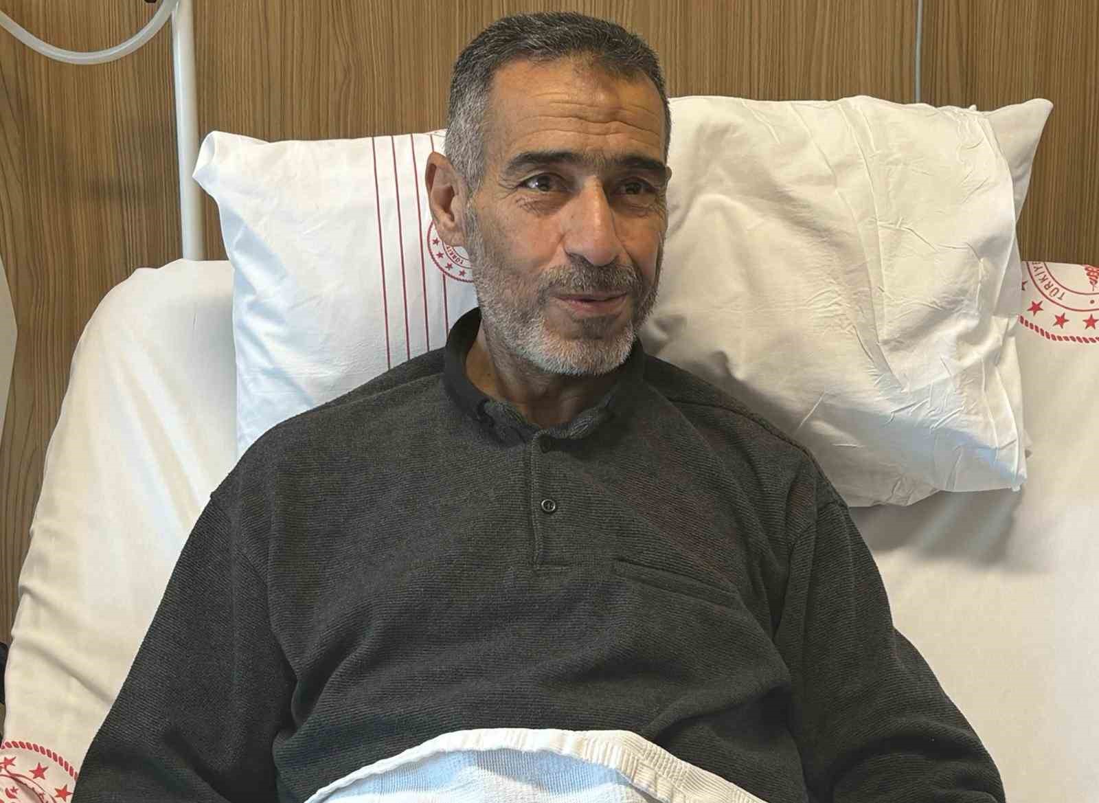 Karnında 8 kiloluk böbrekle yaşayan hasta, 30 dakikalık ameliyatla sağlığına kavuştu
