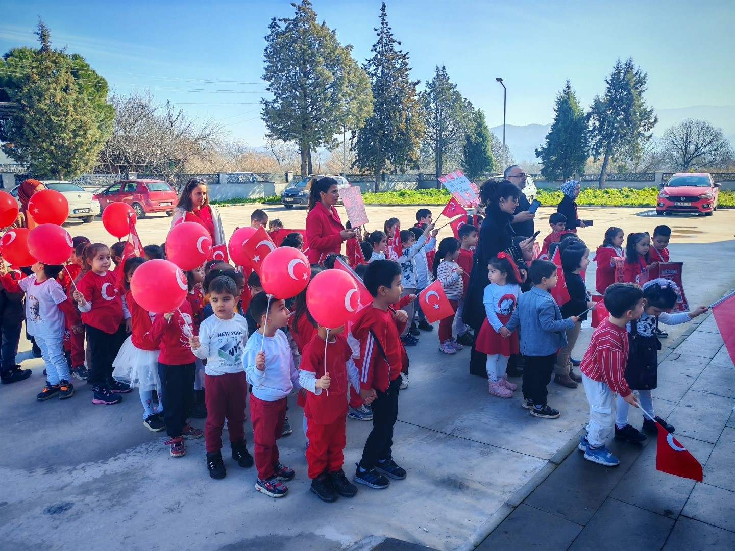 Karpuzlu’da miniklerden bayrağa saygı
