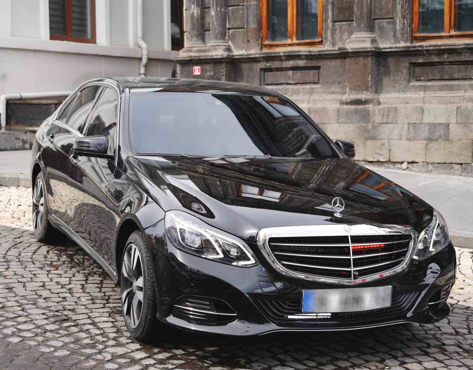 Kars Belediyesine Azerbaycan’dan anlamlı destek: Makam aracı hediye edildi
Kars Belediyesine Azerbaycan’dan anlamlı destek: Makam aracı hediye edildi