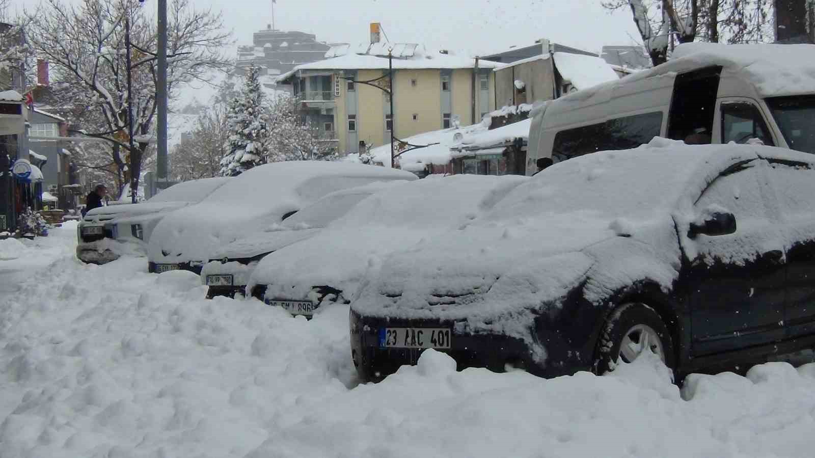 Kars beyaza hapsoldu: Yarım asırlık kar rekoru kırıldı
