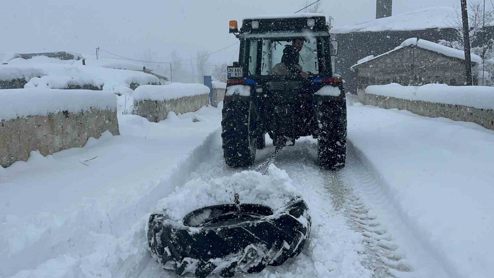 Kars beyaza hapsoldu: Yarım asırlık kar rekoru kırıldı
