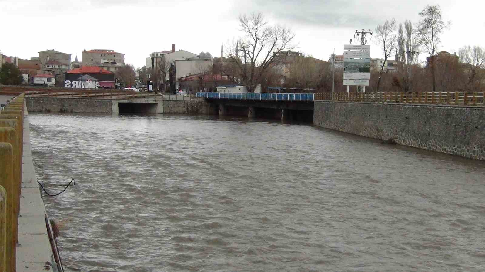 Kars Çayı’nın debisi yükseldi
