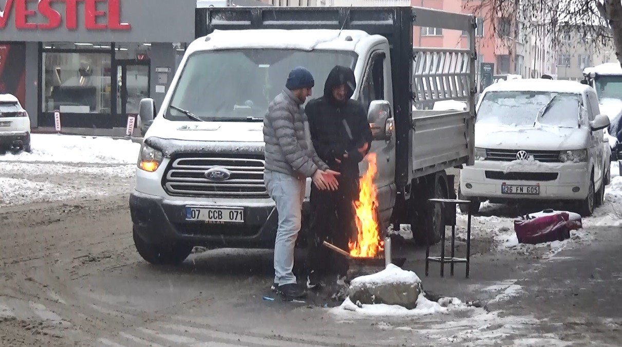Kars eksi 15’i gördü: Baharda Sibirya soğukları etkili oluyor
Kars eksi 15’i gördü: Baharda Sibirya soğukları etkili oluyor
