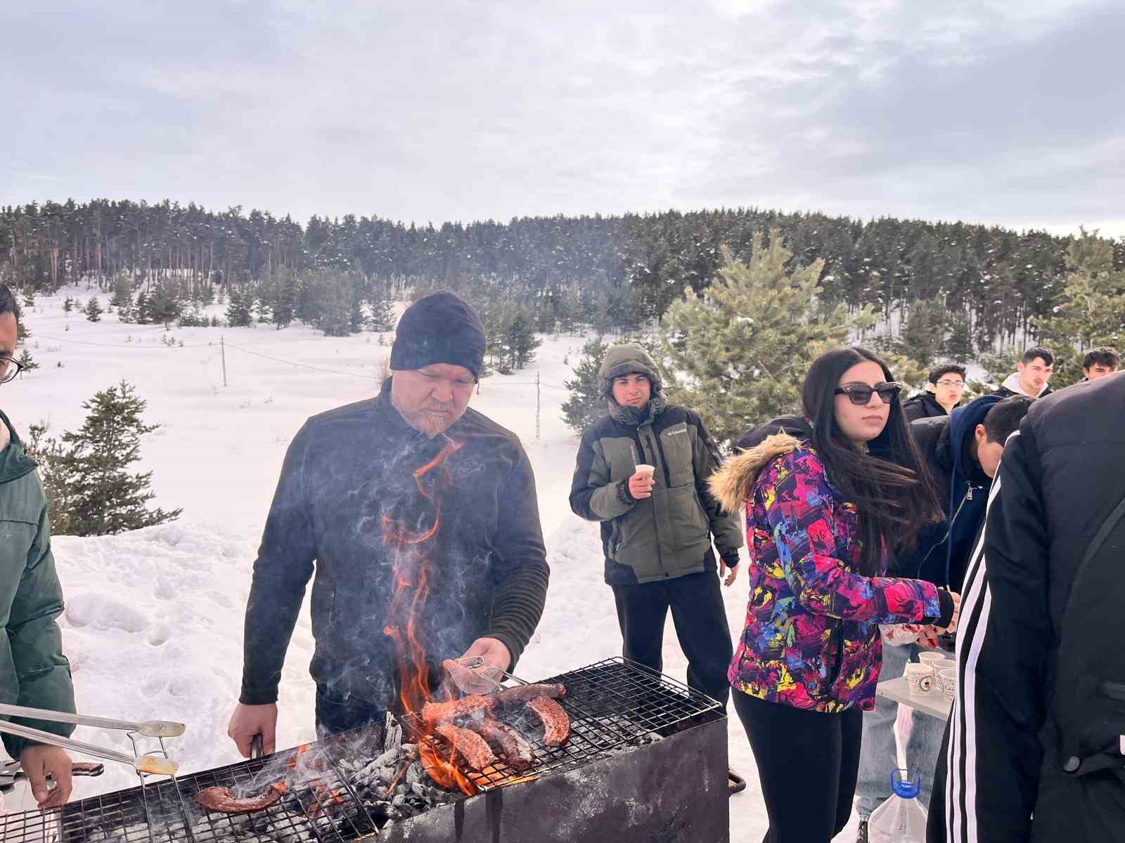 Kars Emniyeti’nden öğrencilere Sarıkamış’ta anlamlı etkinlik

