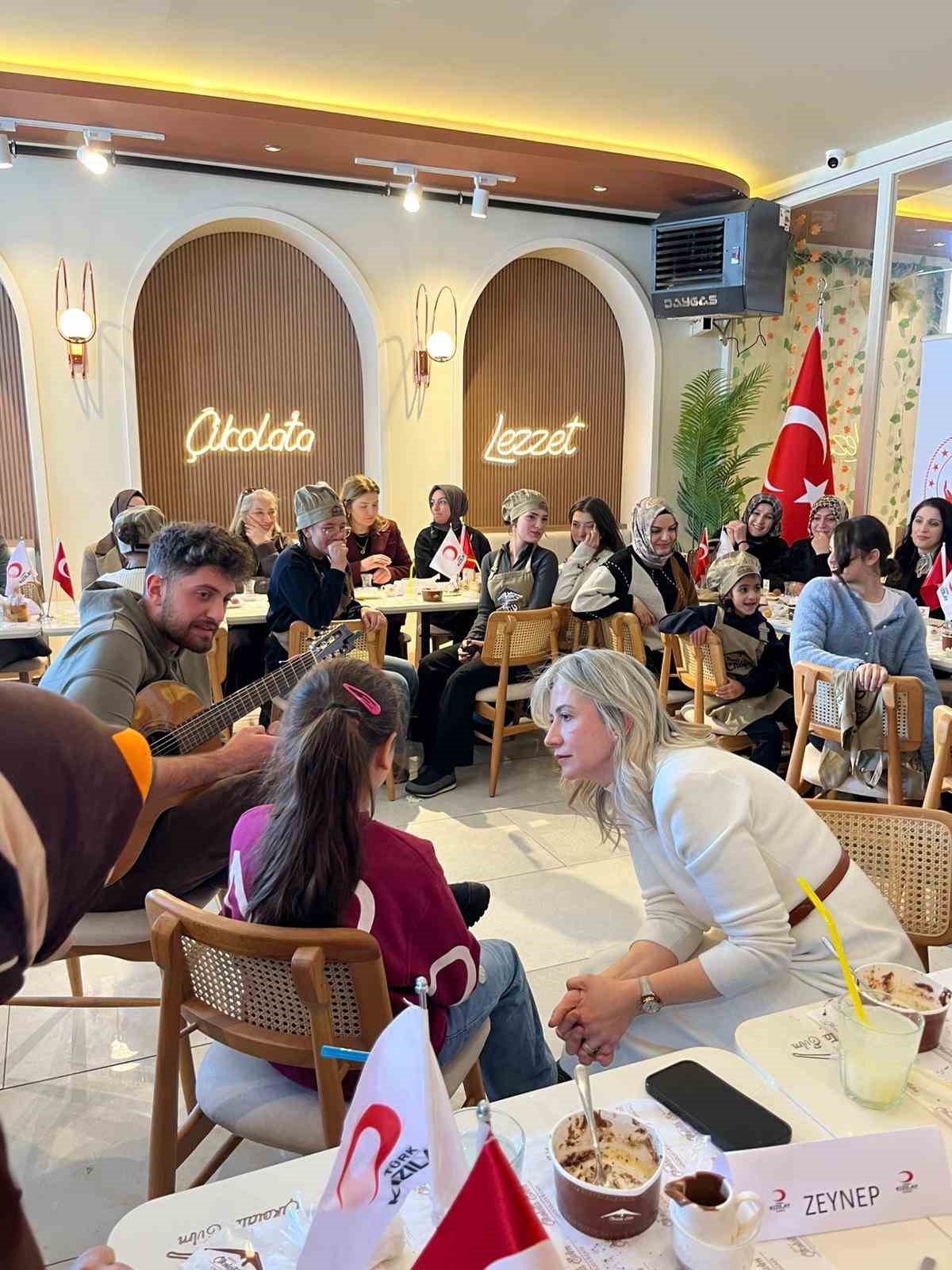 Kars Kızılay’dan sevgi evlerinde kalan çocuklara çikolata etkinliği
