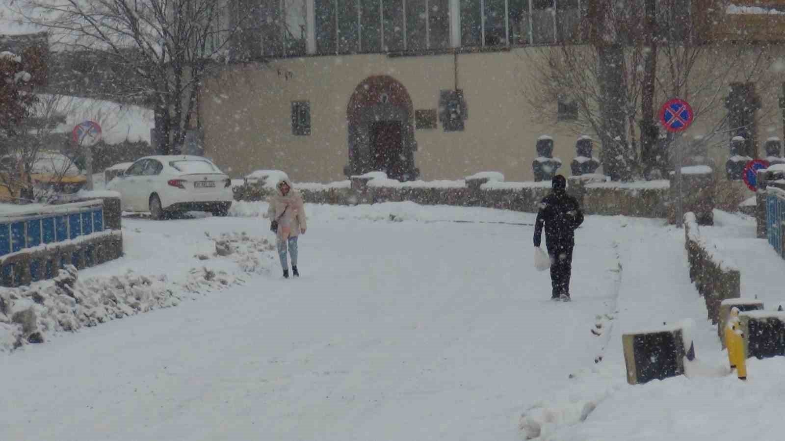 Kars martta beyaza büründü
Kars martta beyaza büründü