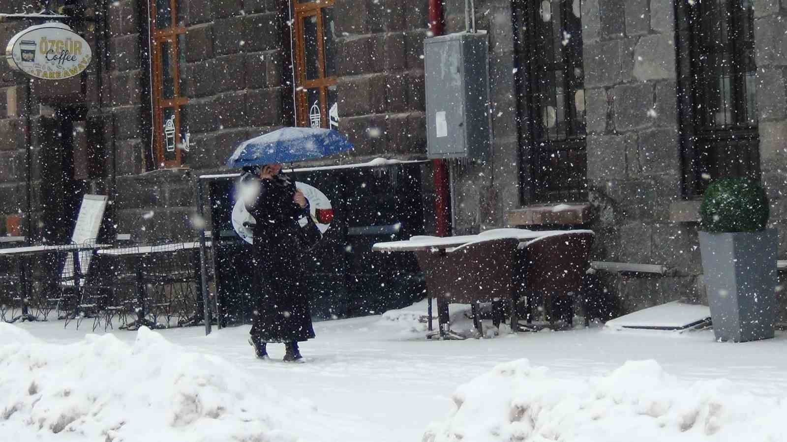 Kars martta beyaza büründü
Kars martta beyaza büründü
