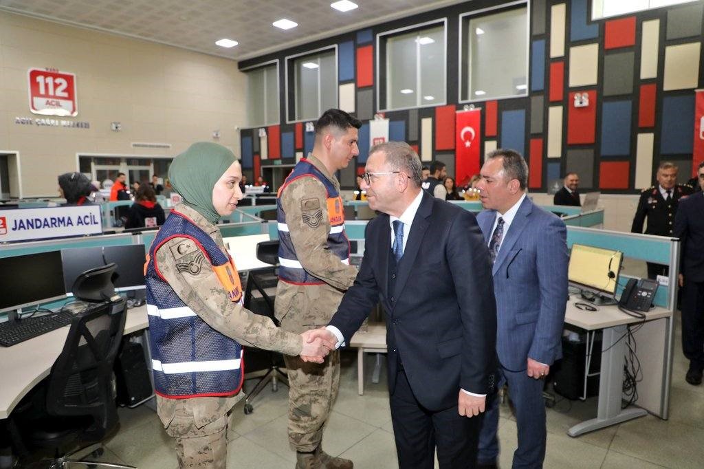 Kars Valisi Ziya Polat’tan 112 Acil Çağrı Merkezi’ne bayram ziyareti
Kars Valisi Ziya Polat’tan 112 Acil Çağrı Merkezi’ne bayram ziyareti