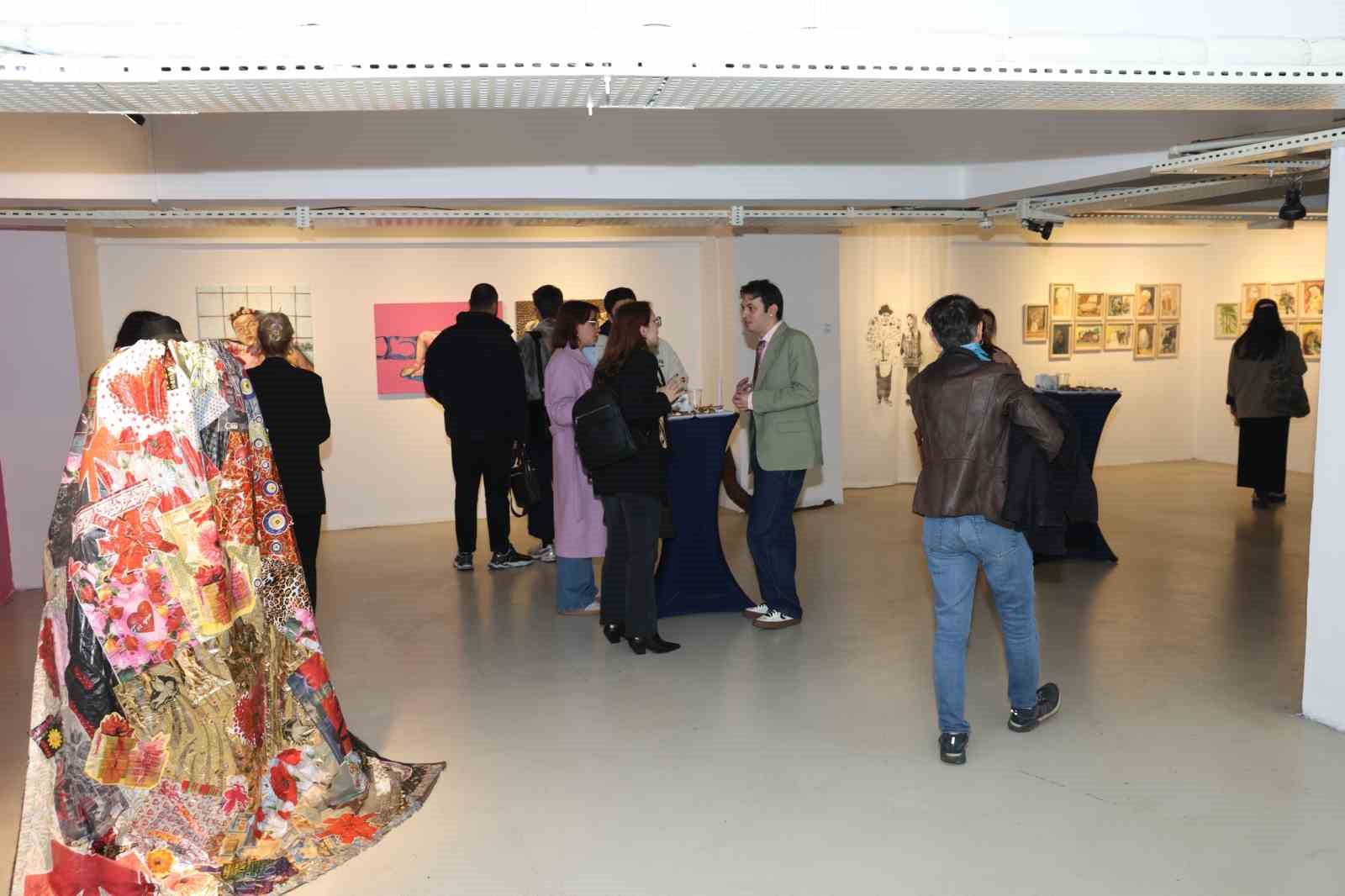 Karşılaşmalar, Devinimler, İzler sergisi ziyarete açıldı
Karşılaşmalar, Devinimler, İzler sergisi ziyarete açıldı