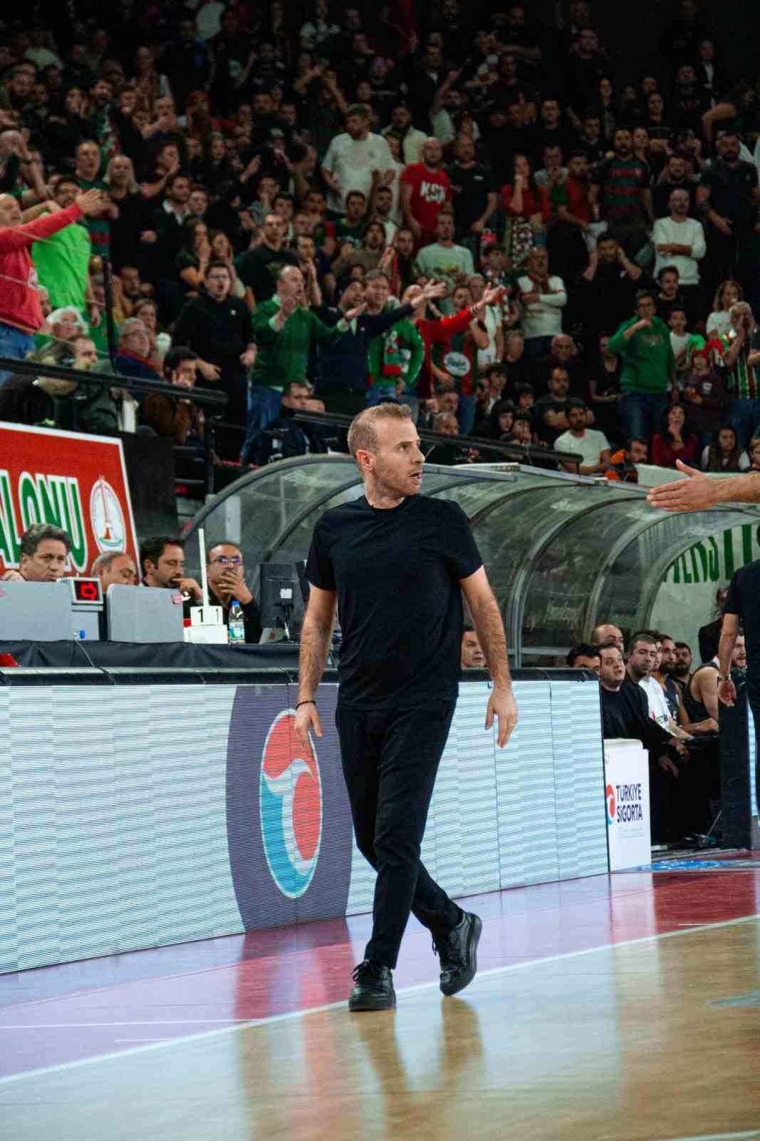 Karşıyaka Basketbol, son anlarda yıkıldı
Karşıyaka Basketbol, son anlarda yıkıldı