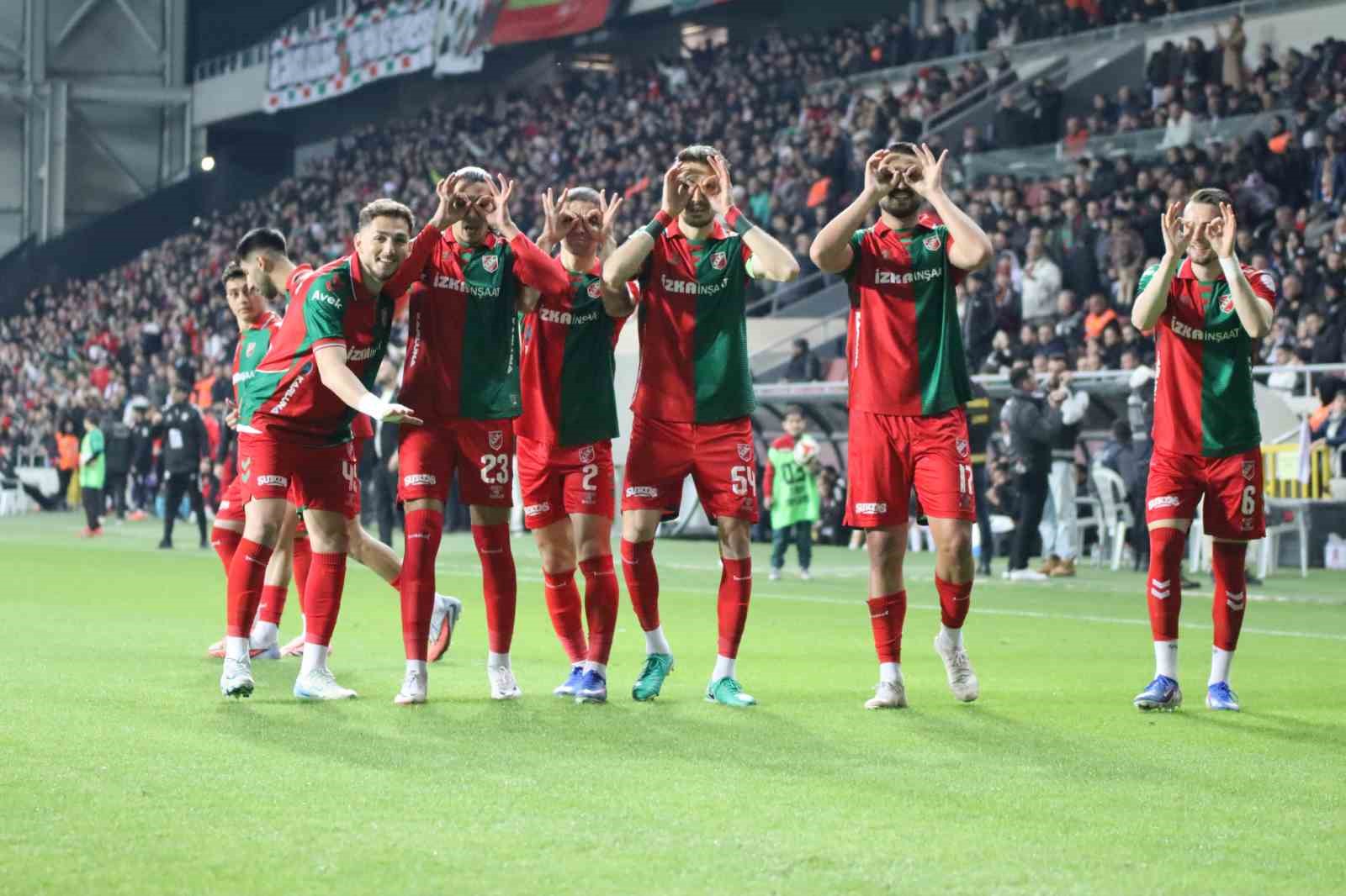 Karşıyaka, derbi galibiyetiyle çıkışını sürdürdü
Karşıyaka, derbi galibiyetiyle çıkışını sürdürdü