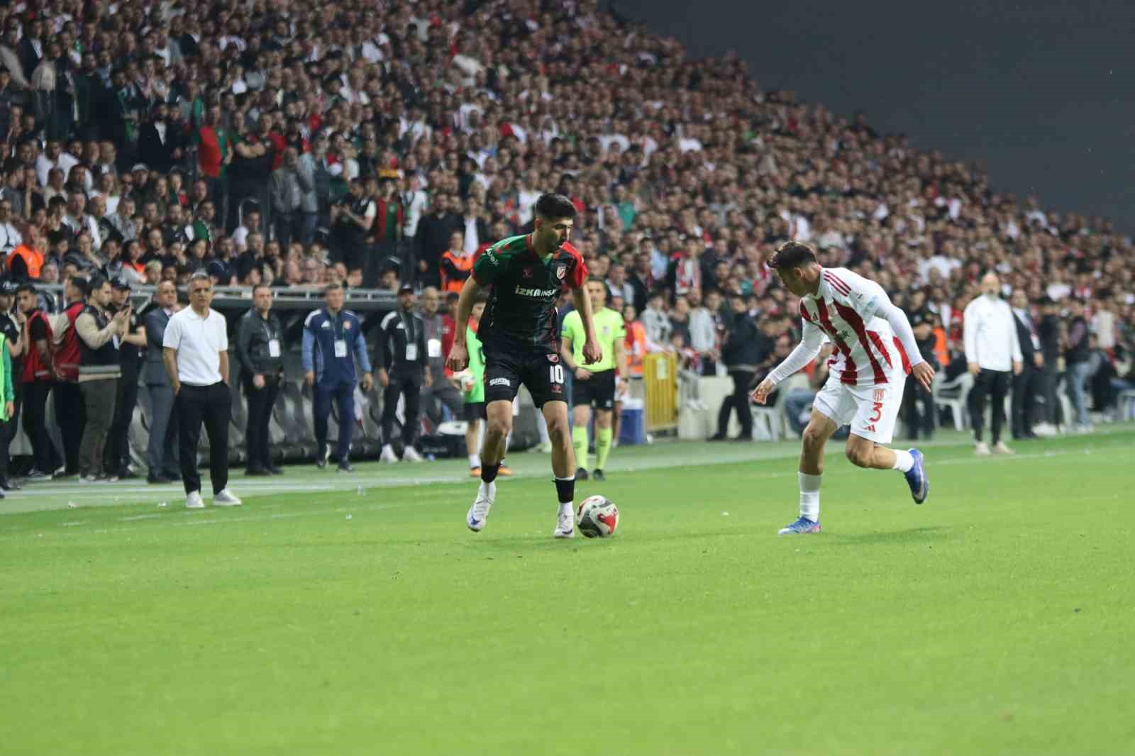 Karşıyaka, play-off’a veda etti
