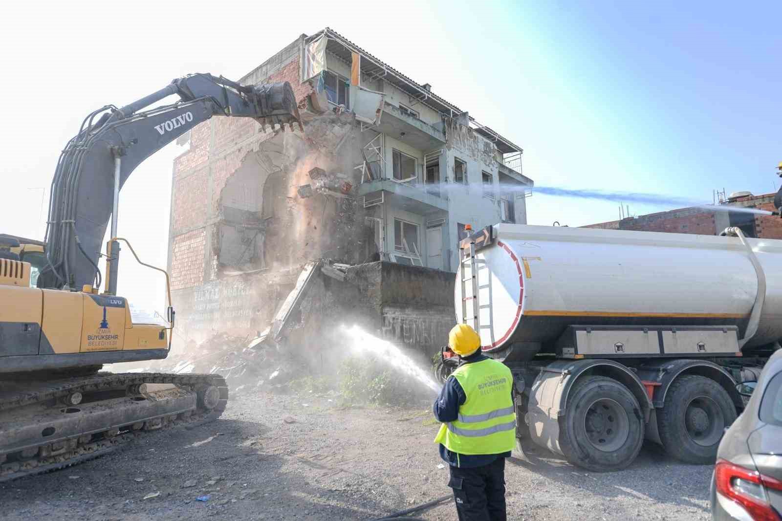 Karşıyaka’da kesintisiz ulaşım için yoğun tempo
