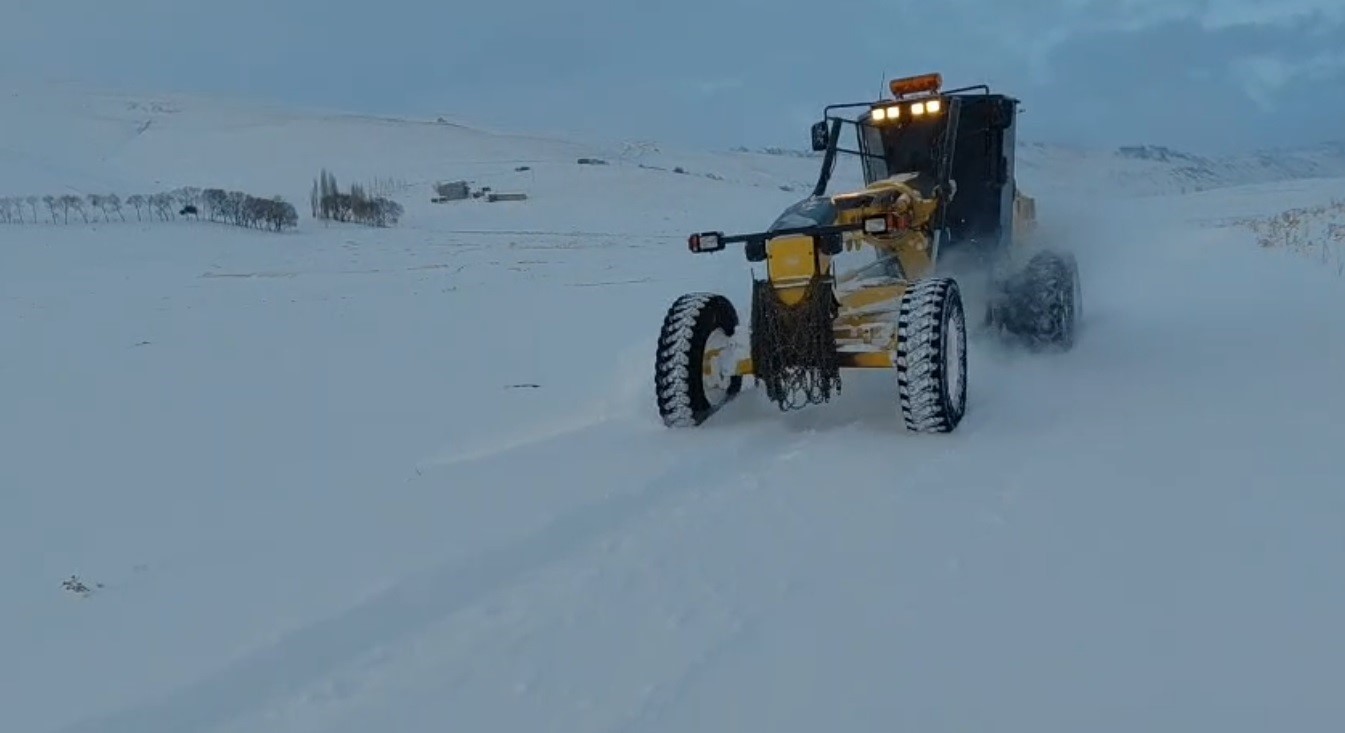 Kars’ta 143 köy yolu ulaşıma kapandı
