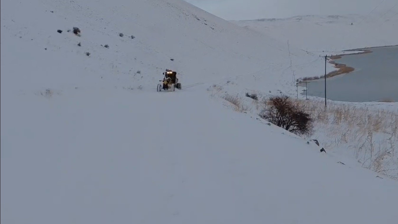 Kars’ta 143 köy yolu ulaşıma kapandı

