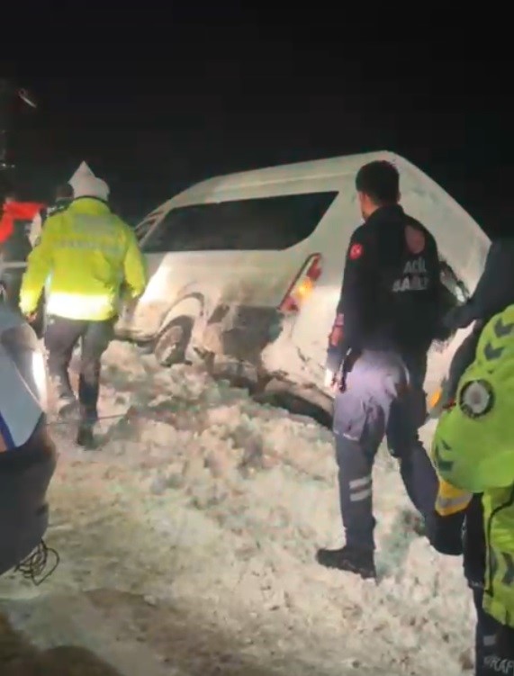 Kars’ta 143 köy yolu ulaşıma kapandı
