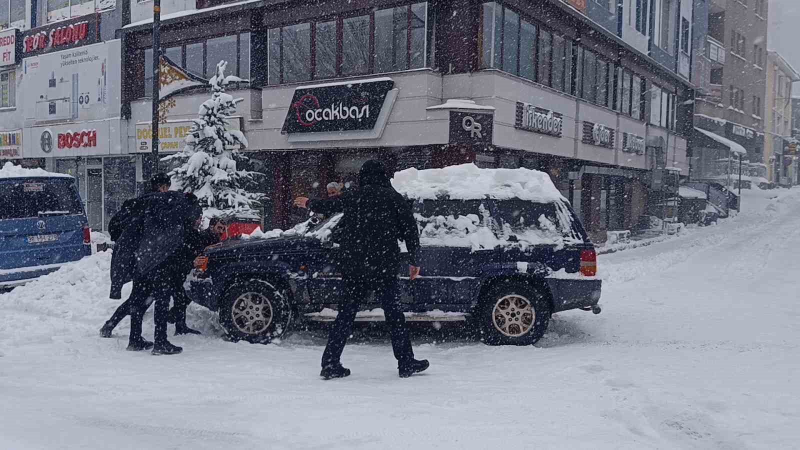 Kars’ta 212 köy yolu ulaşıma kapandı
