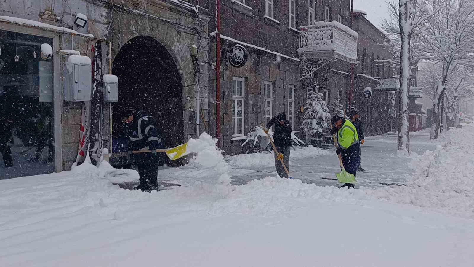 Kars’ta 212 köy yolu ulaşıma kapandı
