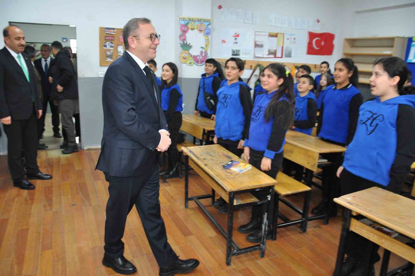 Kars’ta 56 bin 651 öğrenci karne sevinci yaşadı
