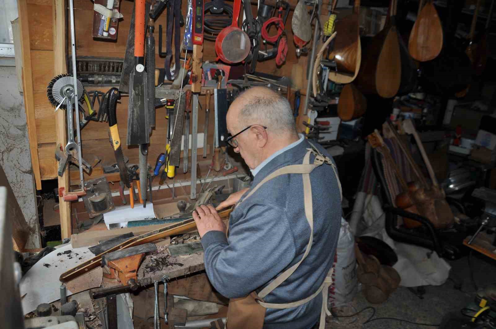 Kars’ta 73 yaşındaki usta, kaybolan "tar" geleneği için çırak arıyor
