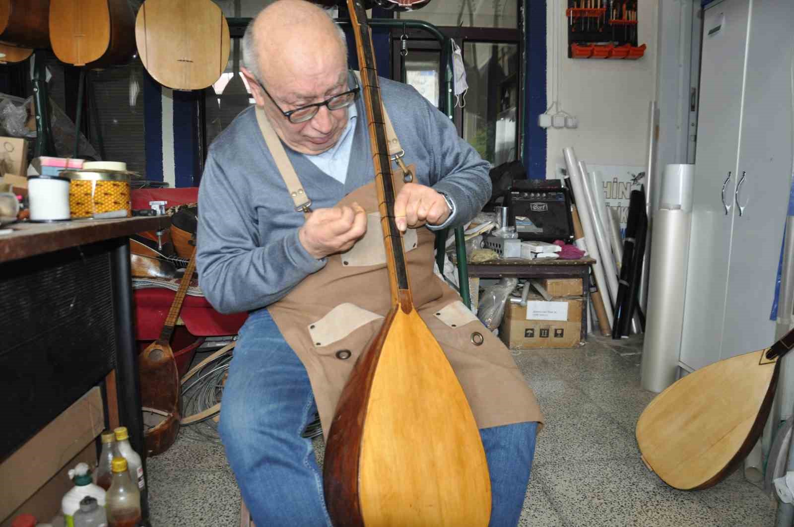 Kars’ta 73 yaşındaki usta, kaybolan "tar" geleneği için çırak arıyor
