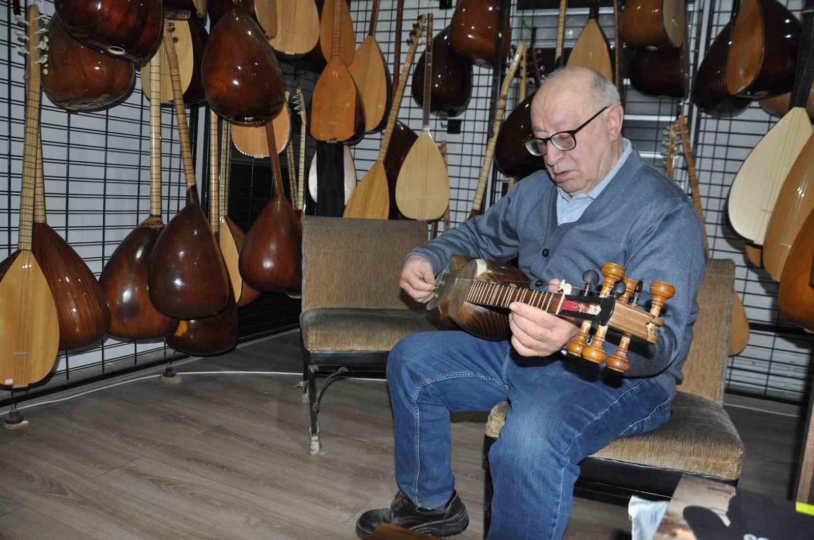 Kars’ta 73 yaşındaki usta, kaybolan "tar" geleneği için çırak arıyor
