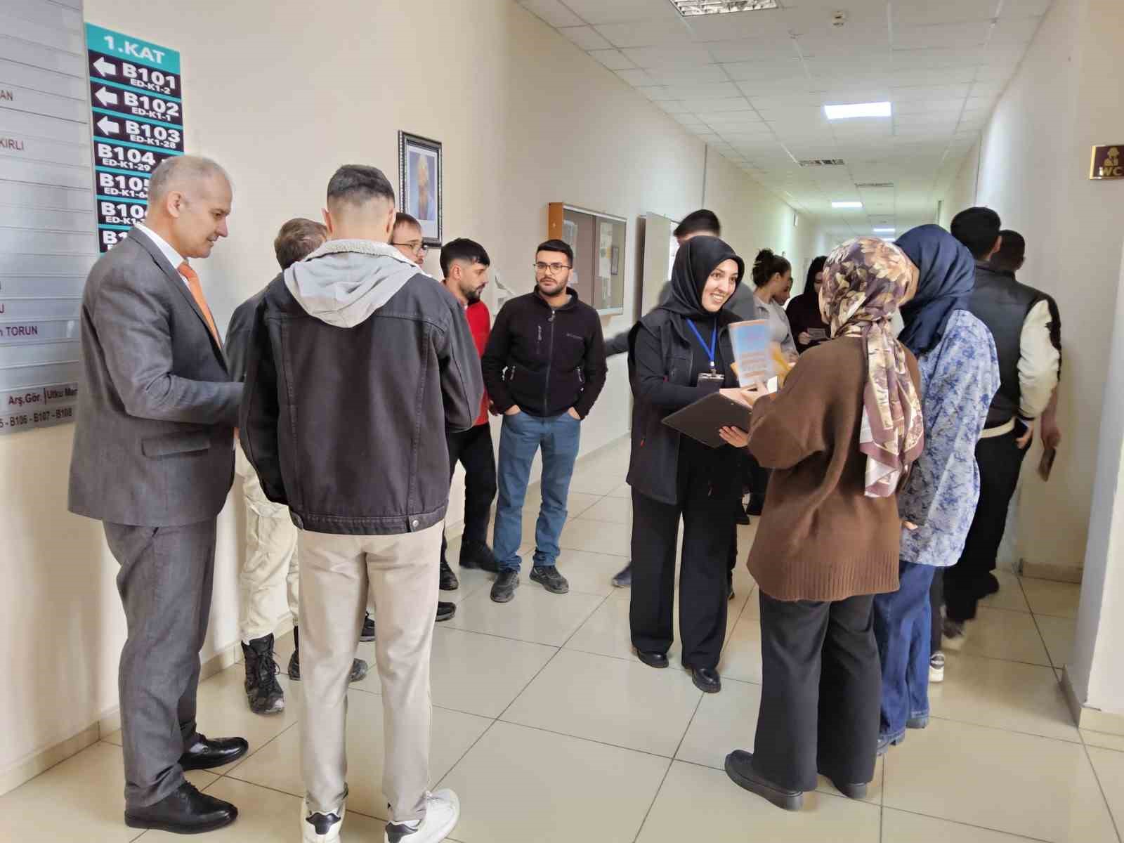 Kars’ta "Açık Kapı"dan üniversite öğrencilerine yakın temas
