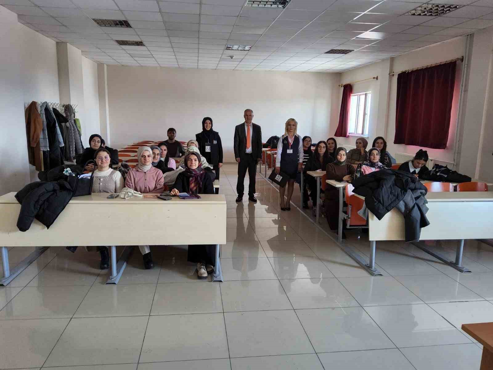 Kars’ta "Açık Kapı"dan üniversite öğrencilerine yakın temas
