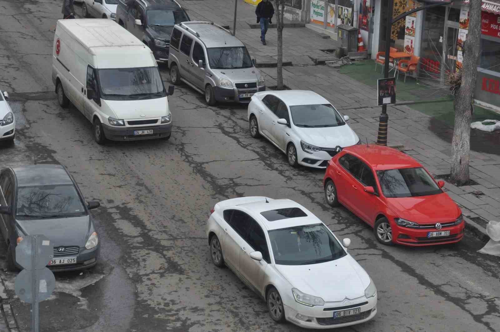 Kars’ta araç sayısı 54 bin 967’ye ulaştı, trafikte yoğunluk arttı
