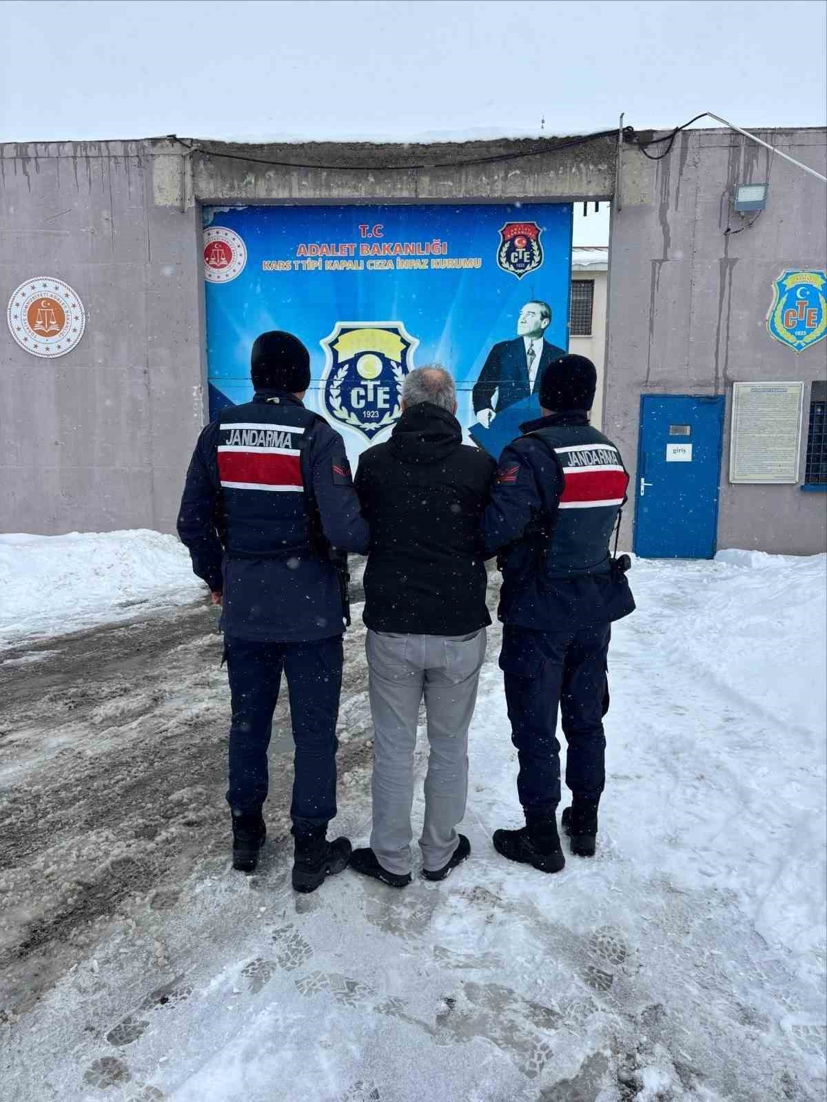 Kars’ta aranan 2 kişi jandarma ekiplerince yakalandı
