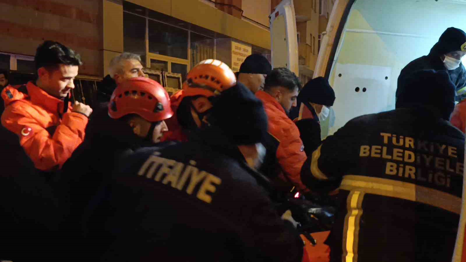 Kars’ta asansör boşluğuna düşen bir kişi hayatını kaybetti
